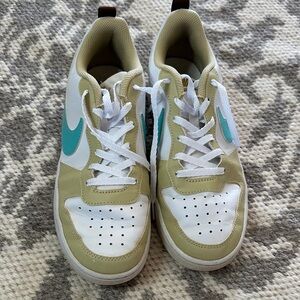 Nike Kids White and Tan Sneakers with Teal Swoosh
